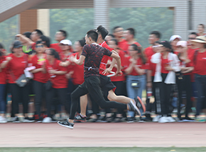 第三届运动会-男子接力赛两虎相争