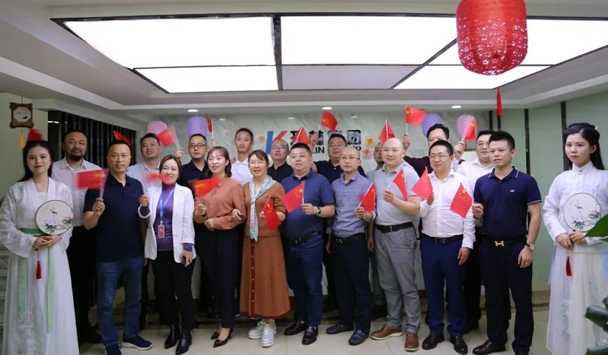 中秋遇国庆丨开林集团祝您月圆人更圆，幸福合家欢！