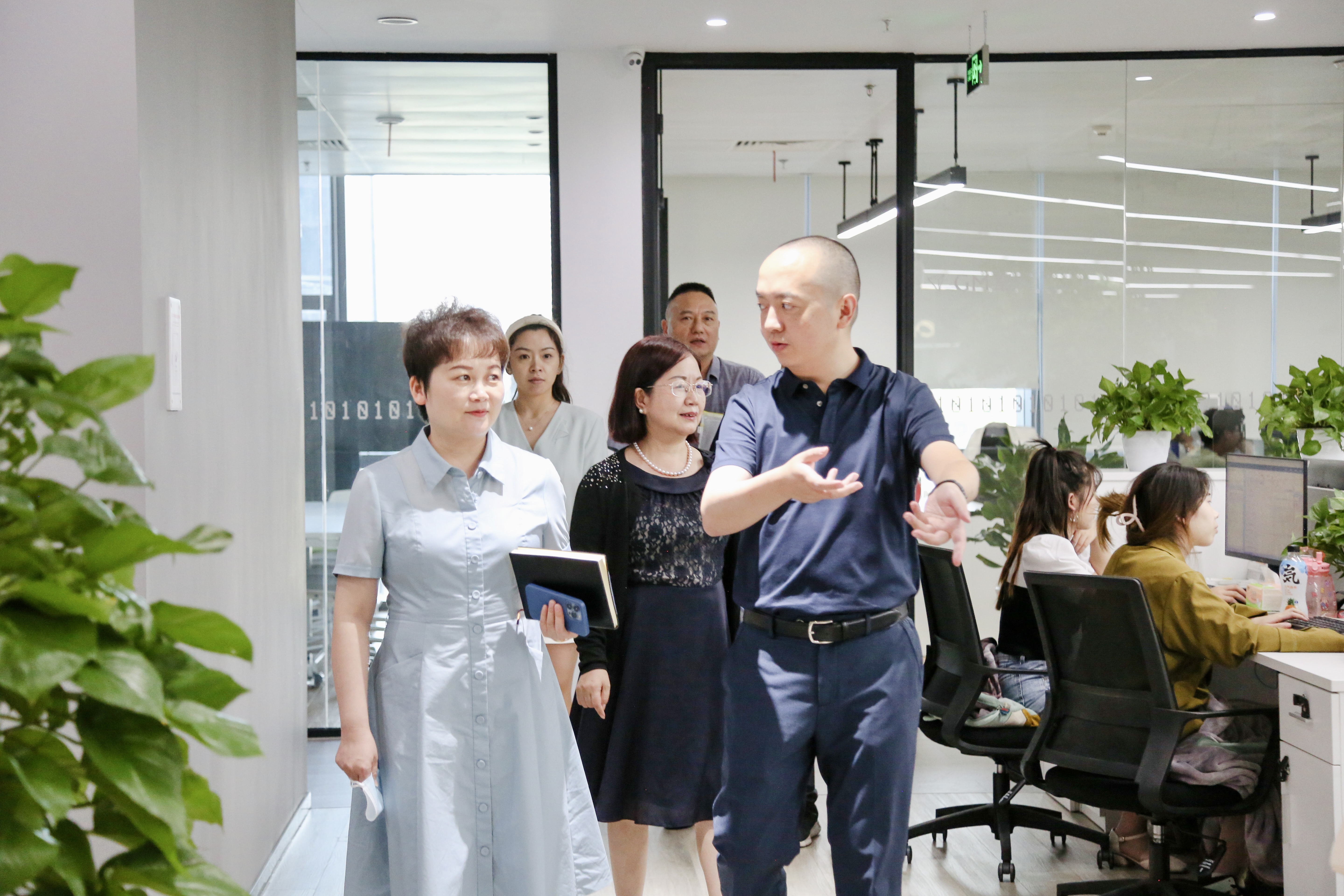 聚焦满天星 助力渝中发展 | 重庆（化龙桥）国际商务区开发建设委员会参访开林集团